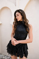 Siyah Payetli Kolsuz Boğazlı Volan Detaylı Mini Elbise