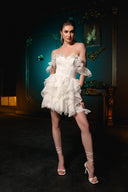 Beyaz Payetli Dantel Düşük Omuz Mini Elbise