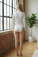 Beyaz Boğazlı Uzun Kollu Cut Out Detaylı Bodysuit